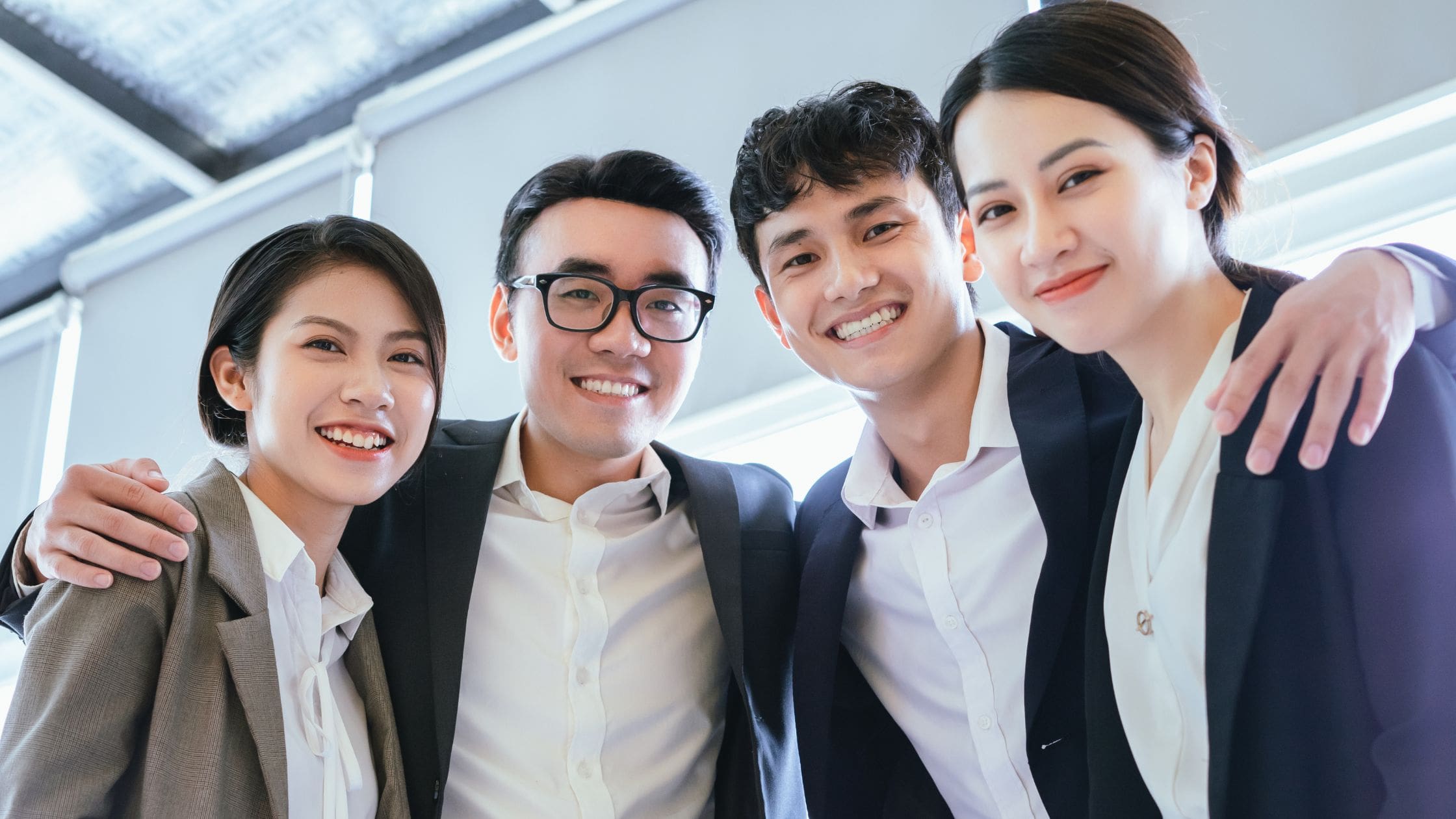 Employee Engagement as the Bridge Between EX and CX: A Game-Changer for the Service Sector